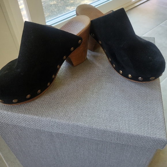 Clogs - Picture 1 of 4